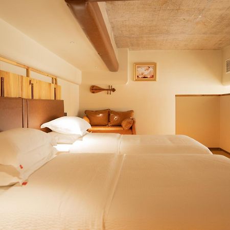 Patio Spring Holiday Inn -- Free Round Trip Pick-Up Service --Panoramic View Of Tianmen Mount Zhangjiajie Exterior photo