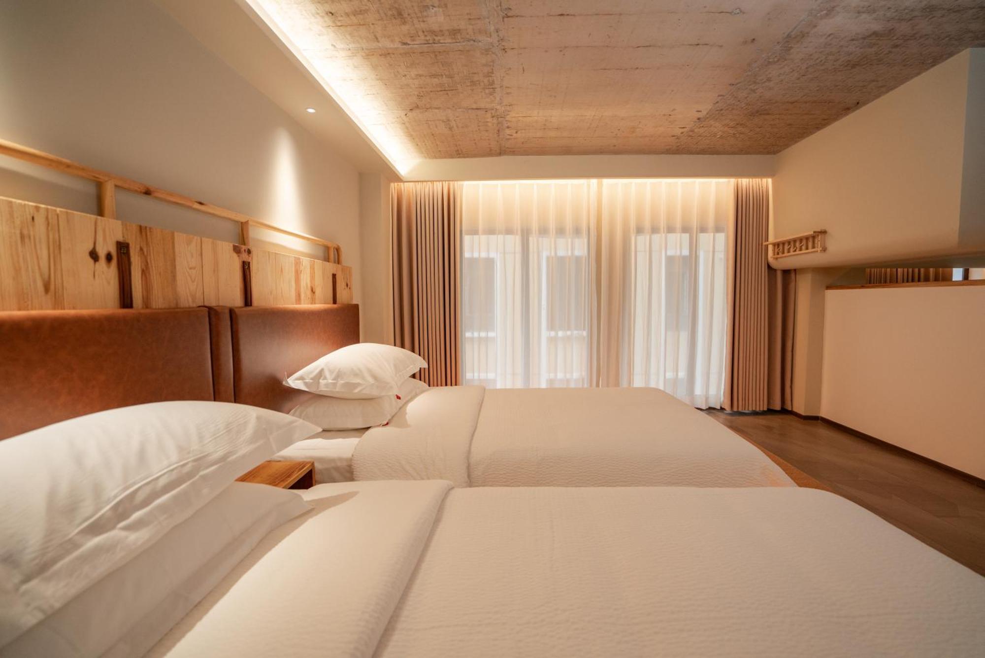 Patio Spring Holiday Inn -- Free Round Trip Pick-Up Service --Panoramic View Of Tianmen Mount Zhangjiajie Exterior photo