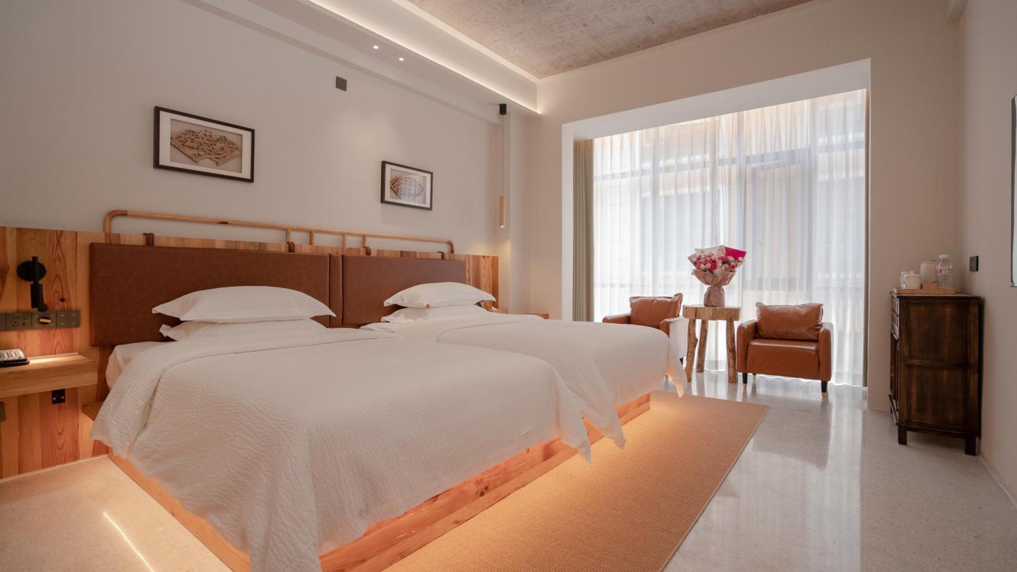 Patio Spring Holiday Inn -- Free Round Trip Pick-Up Service --Panoramic View Of Tianmen Mount Zhangjiajie Exterior photo