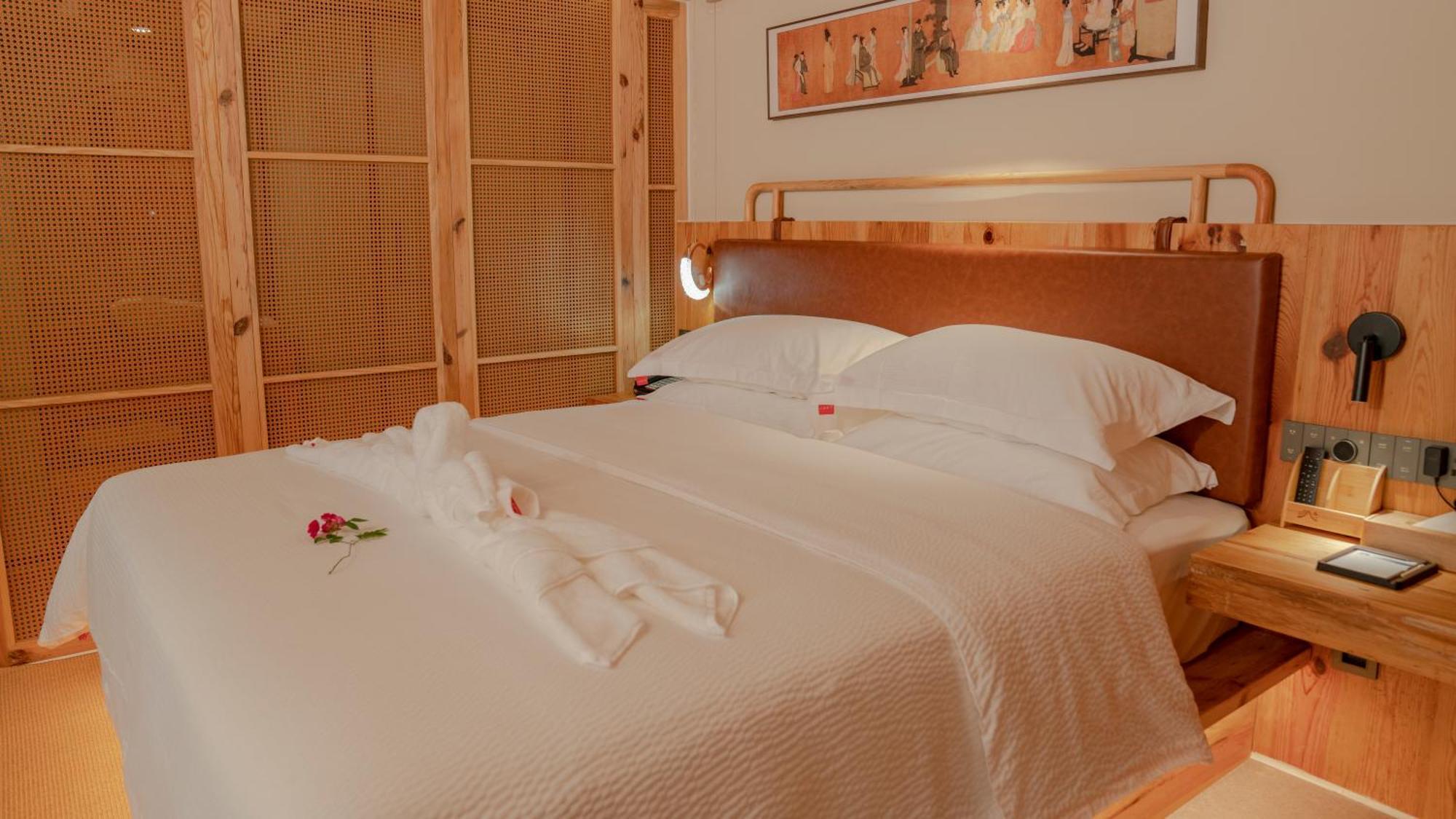 Patio Spring Holiday Inn -- Free Round Trip Pick-Up Service --Panoramic View Of Tianmen Mount Zhangjiajie Exterior photo