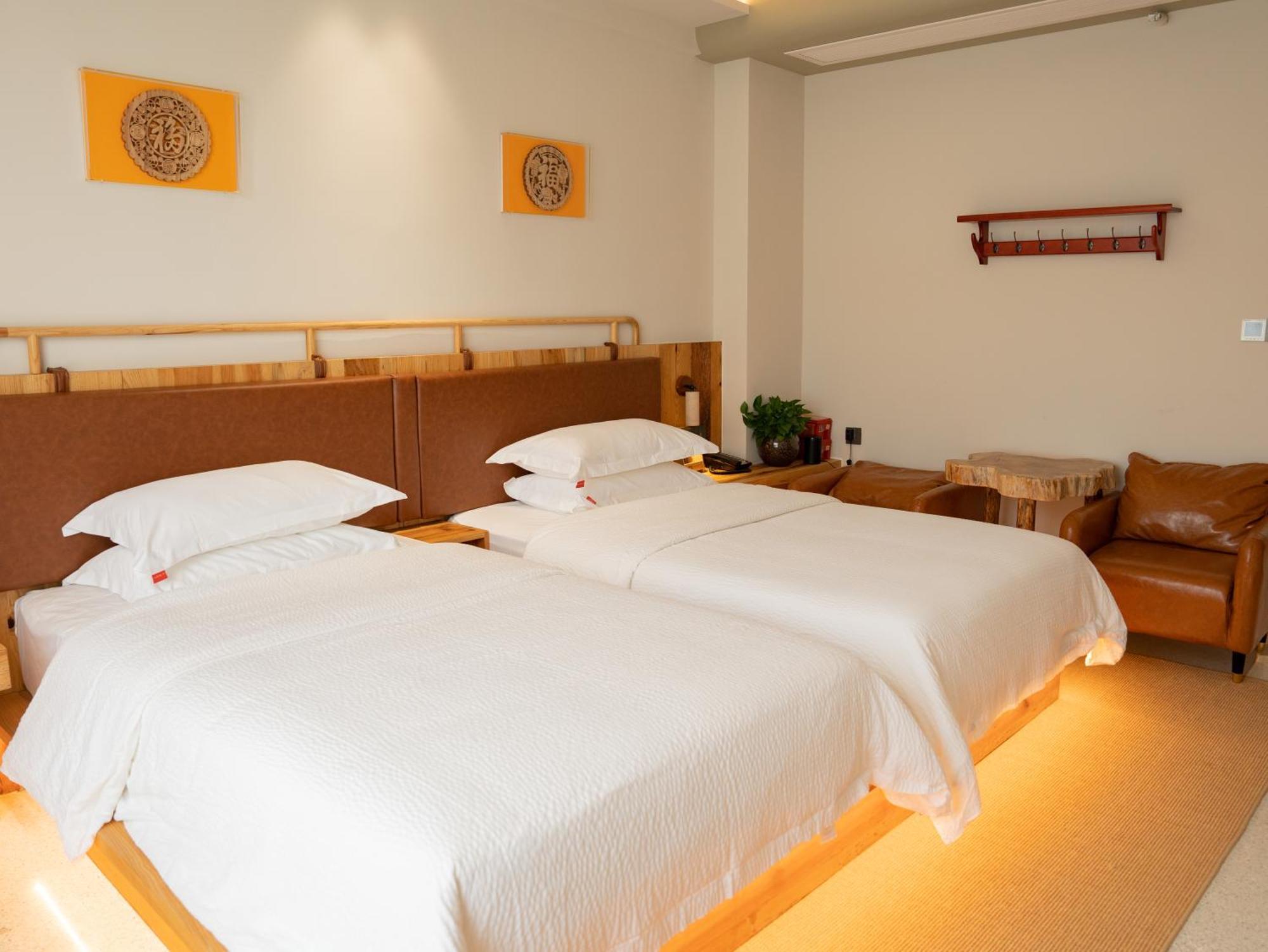 Patio Spring Holiday Inn -- Free Round Trip Pick-Up Service --Panoramic View Of Tianmen Mount Zhangjiajie Exterior photo
