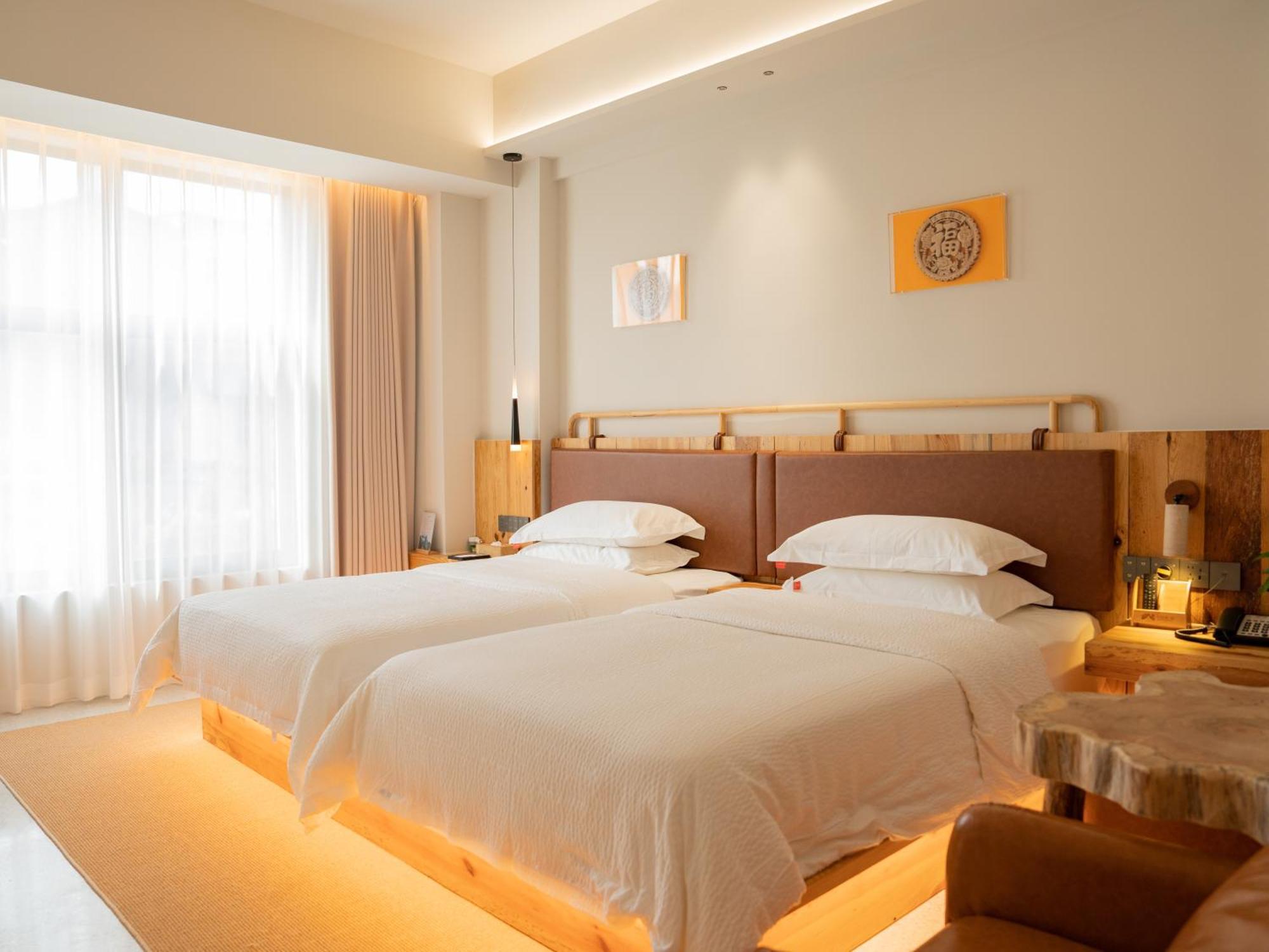 Patio Spring Holiday Inn -- Free Round Trip Pick-Up Service --Panoramic View Of Tianmen Mount Zhangjiajie Exterior photo