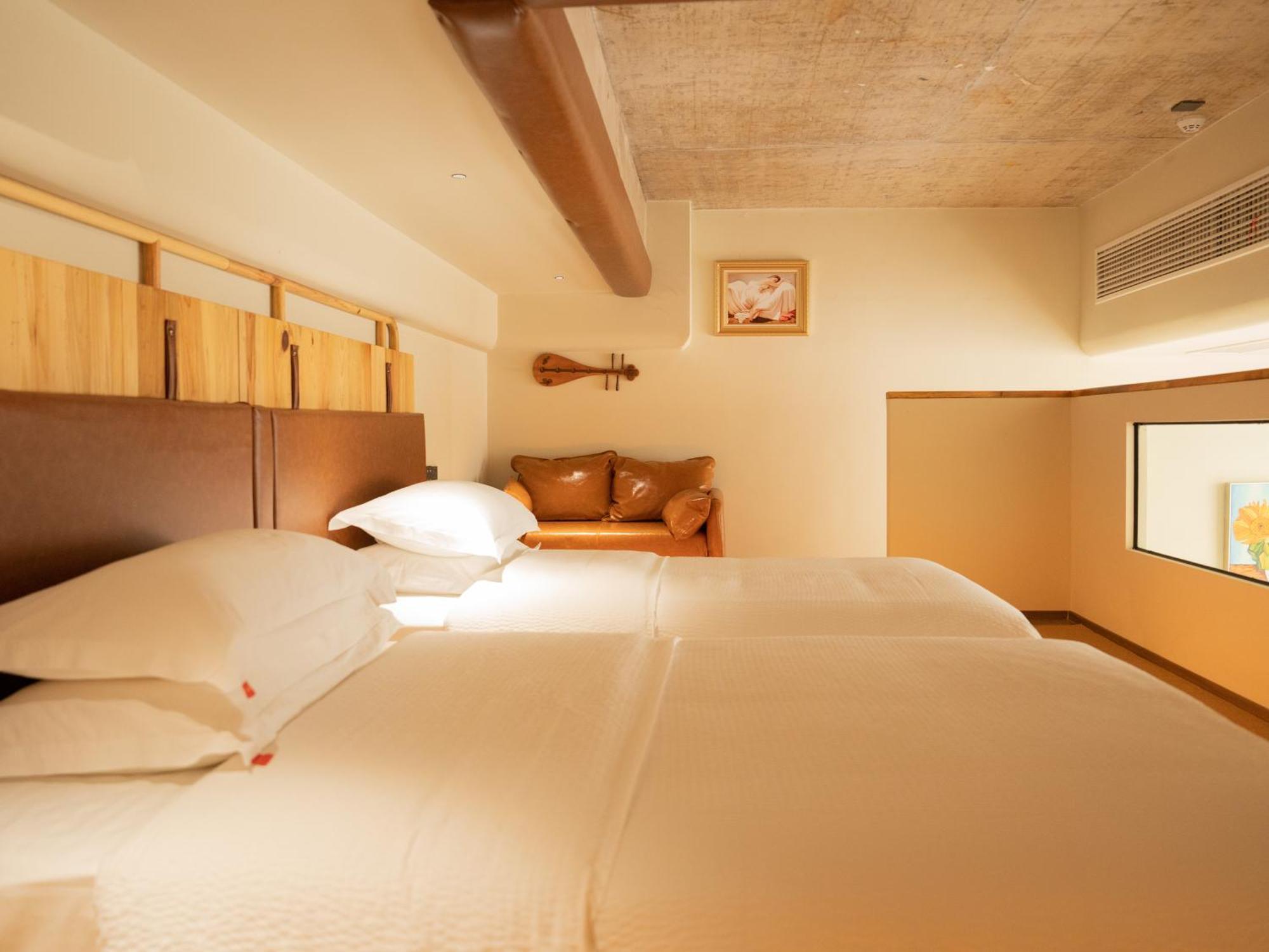 Patio Spring Holiday Inn -- Free Round Trip Pick-Up Service --Panoramic View Of Tianmen Mount Zhangjiajie Exterior photo