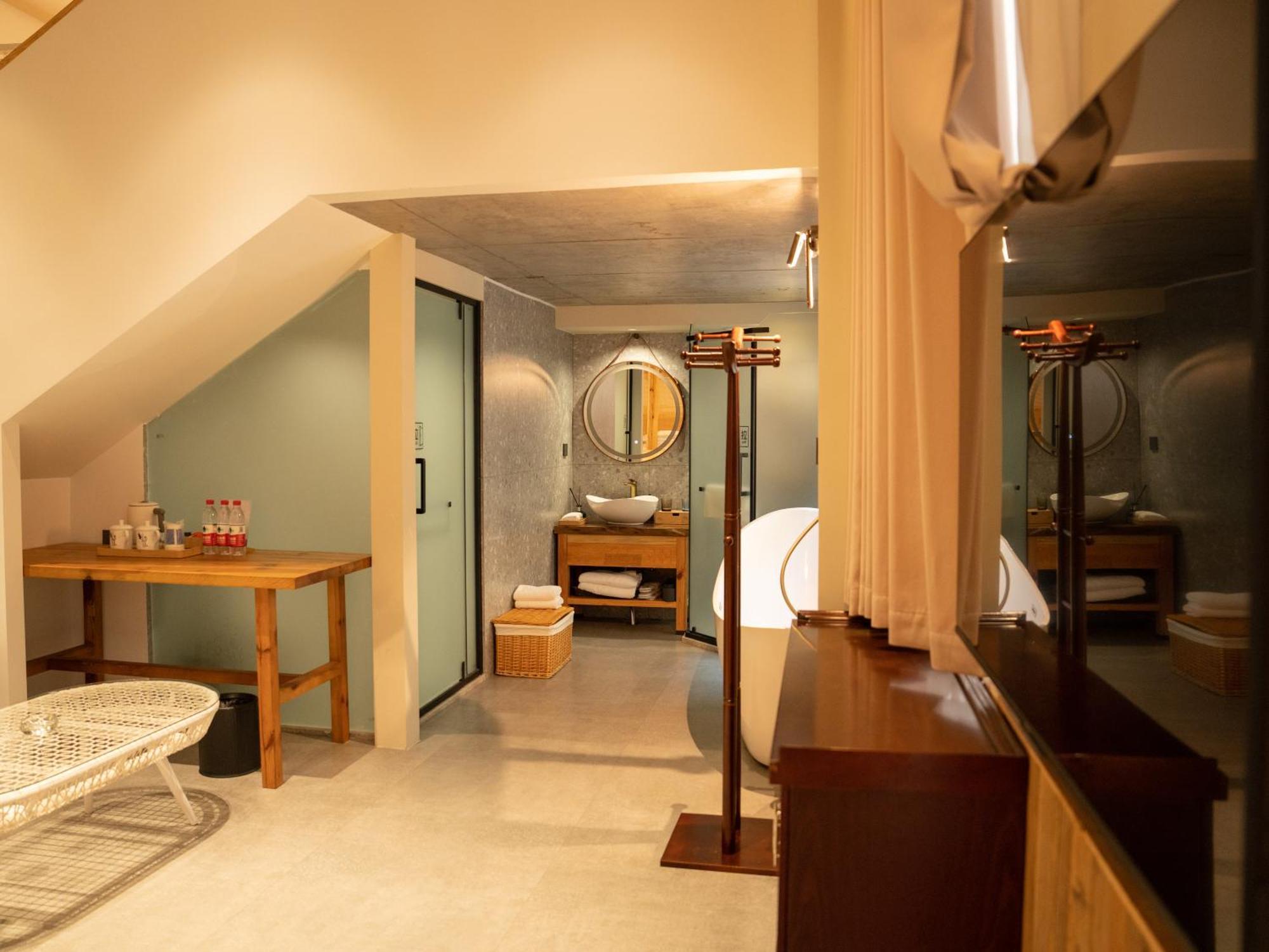 Patio Spring Holiday Inn -- Free Round Trip Pick-Up Service --Panoramic View Of Tianmen Mount Zhangjiajie Exterior photo